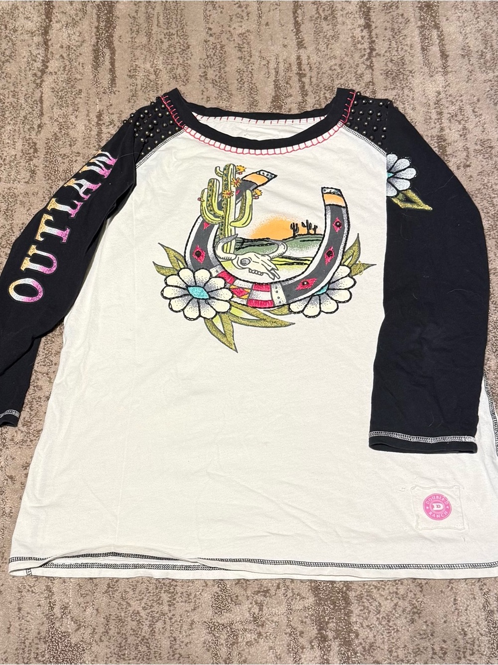 Double D Ranch Woman's' White & Black Horseshoe Desert Graphic 3/4 Sleeve Tee